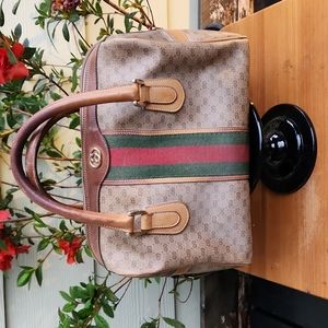 Vintage 80's Gucci handbag. Serial number is in the photos.